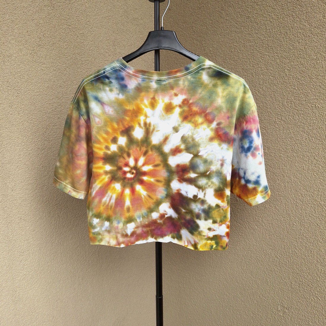 Tricou boxy oversize crop unicat vopsit manual - îmbrăcăminte și modă - haine damă - tricou și top de damă - Artynos.ro