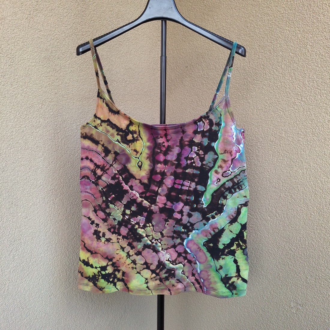 [L] Maiou tip vitraliu cu bretele subțiri multicolor - îmbrăcăminte și modă - haine damă - tricou și top de damă - Artynos.ro