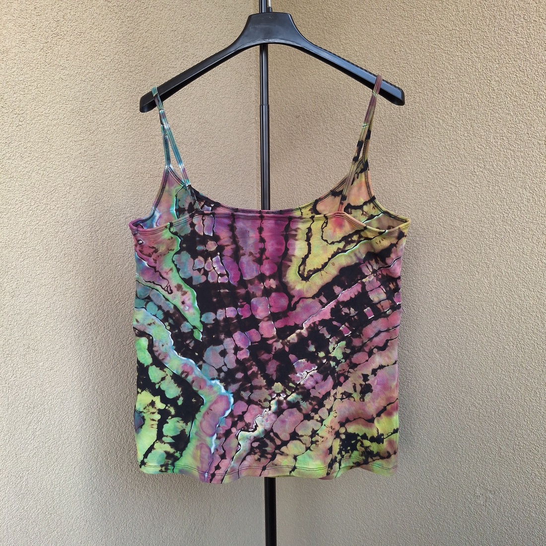 [L] Maiou tip vitraliu cu bretele subțiri multicolor - îmbrăcăminte și modă - haine damă - tricou și top de damă - Artynos.ro