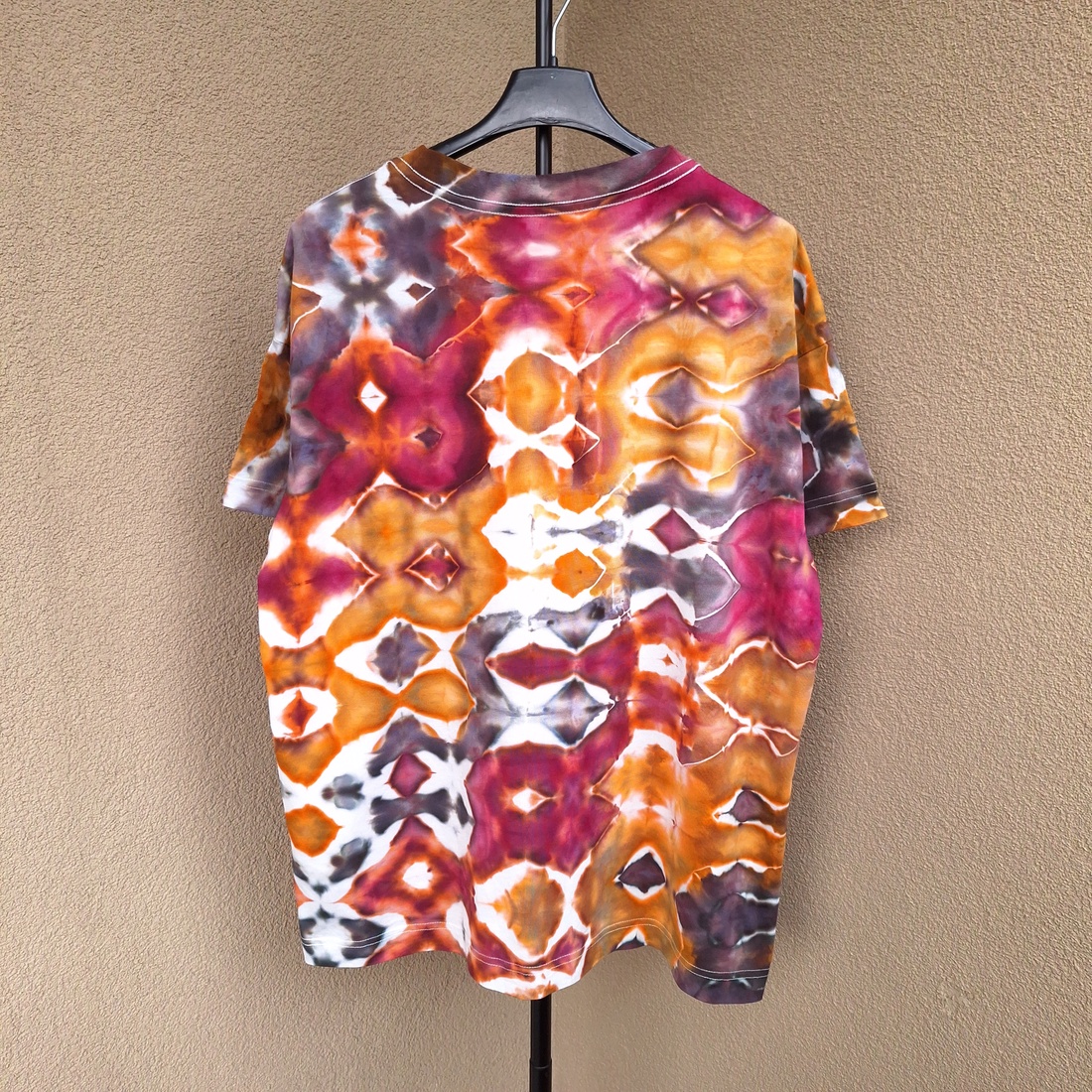 [M-L] Tricou vopsit manual unicat portocaliu roșu glitch - îmbrăcăminte și modă - haine damă - tricou și top de damă - Artynos.ro
