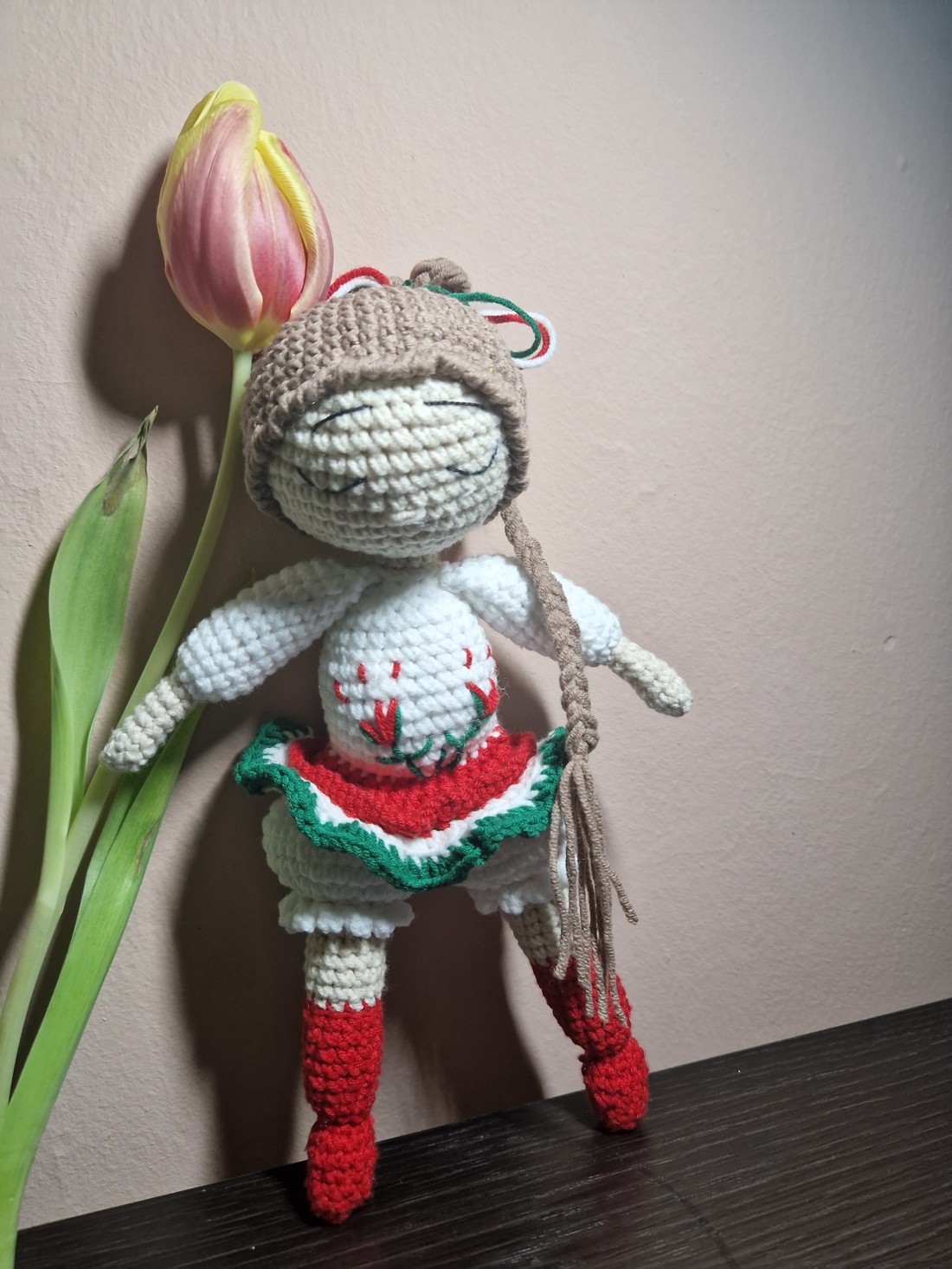 Păpușă fată maghiară - jucării și echipamente pentru copii - plușuri - păpușă croșetată, păpușă de pluș - Artynos.ro