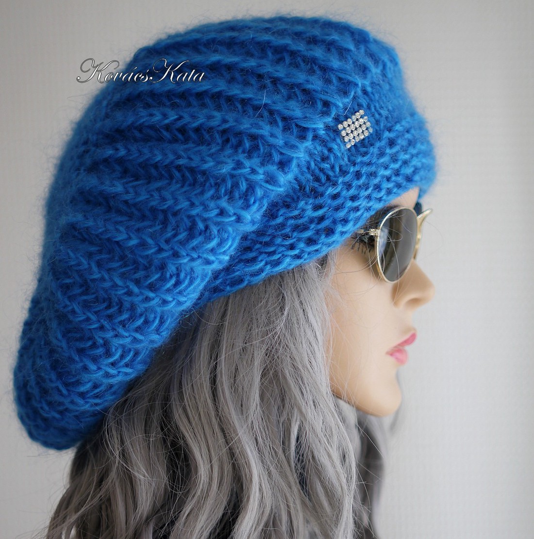 BORBÁLA / albastru cobalt - bască, beretă exclusiv tricotată manual din mohair - îmbrăcăminte și modă - eșarfe, pălării, fularuri - căciulă - Artynos.ro