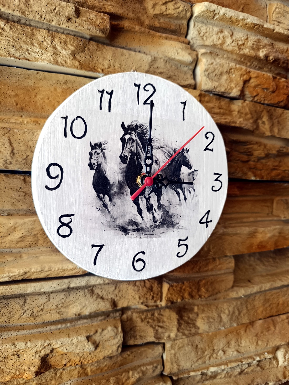 Galloping cai alb ceas de perete din lemn - - Artynos.ro Galloping cai alb ceas de perete din lemn - - Artynos.ro