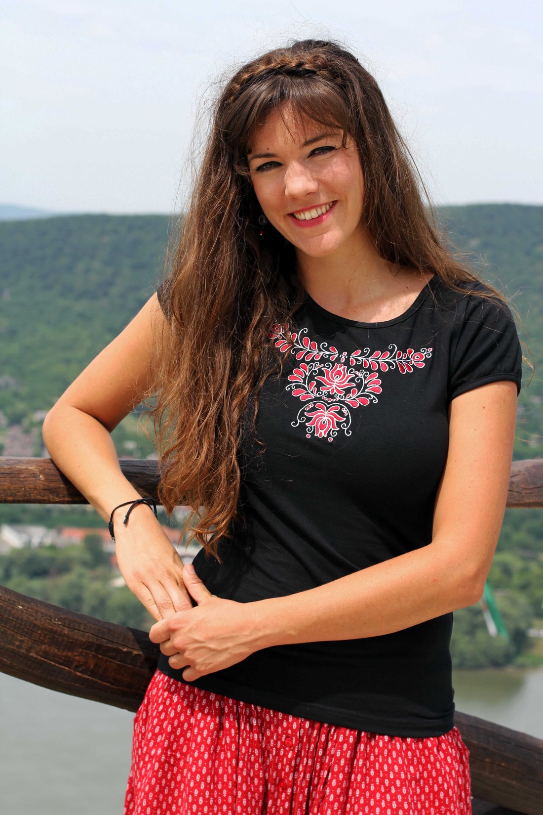 Tricou Szekler brodat - negru - - Artynos.ro Tricou Szekler brodat - negru - - Artynos.ro