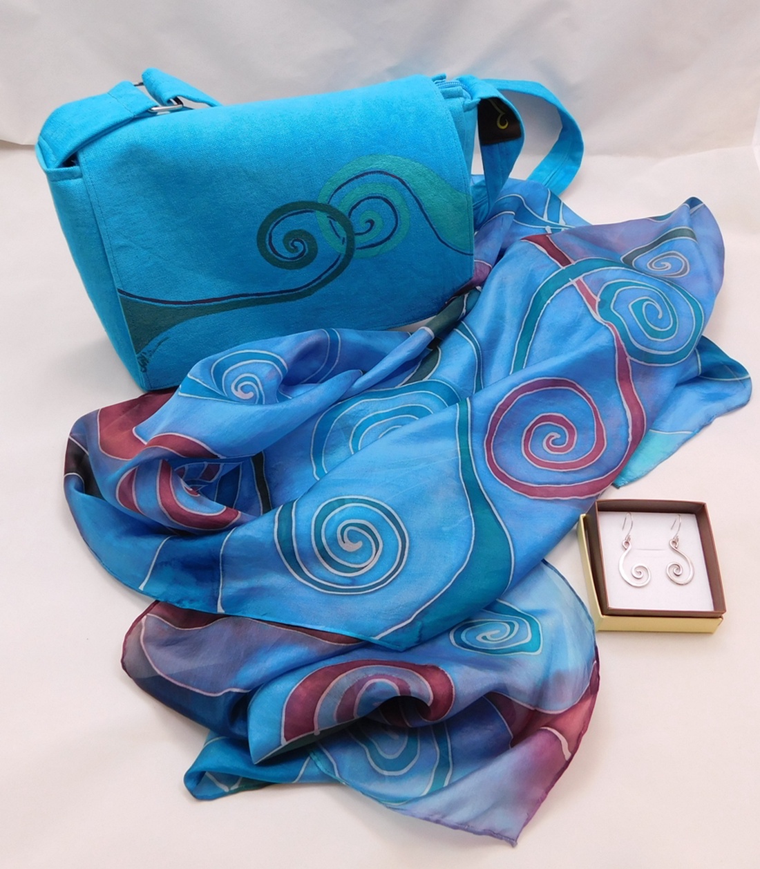 Cadou special - Turquoise Spirals - îmbrăcăminte și modă - eșarfe, pălării, fularuri - eșarfe - Artynos.ro Cadou special - Turquoise Spirals - îmbrăcăminte și modă - eșarfe, pălării, fularuri - eșarfe - Artynos.ro