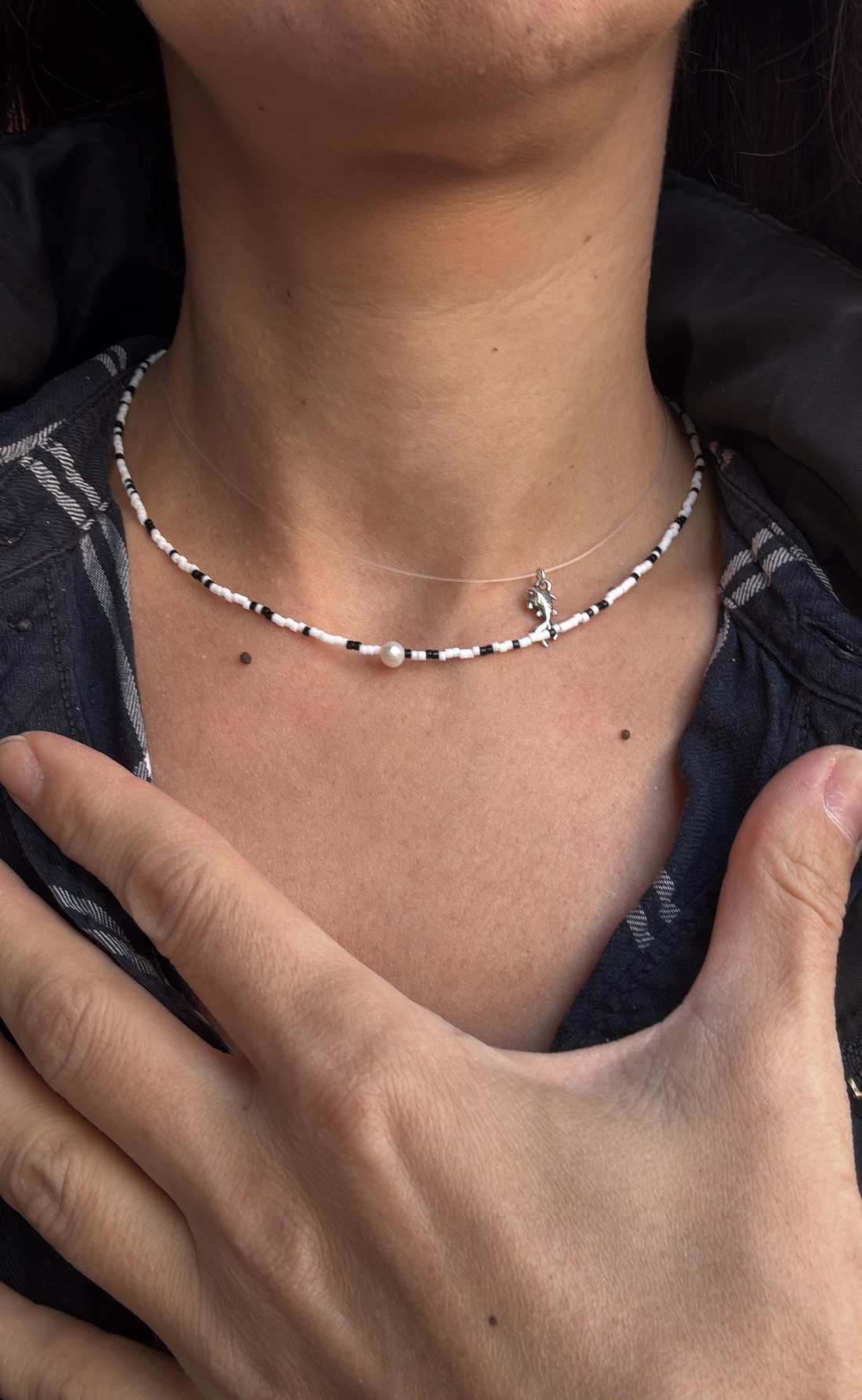 Colier miyuki alb negru cu perla centrala - bijuterii - coliere - coliere din mărgele - Artynos.ro