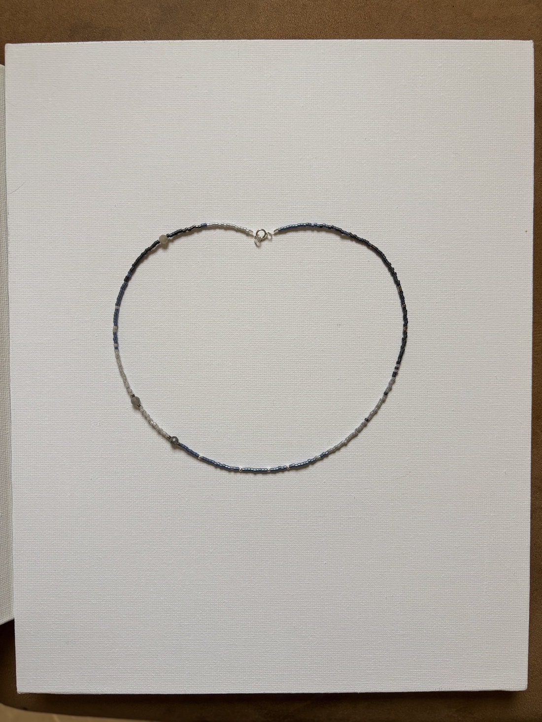 Colier margele albastru-argintiu - bijuterii - coliere - coliere din mărgele - Artynos.ro