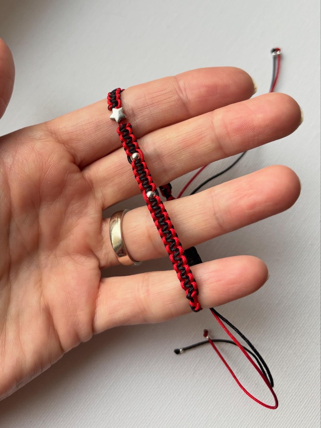 Bratara impletita din snur - bijuterii - brățări - brățări împletite - Artynos.ro