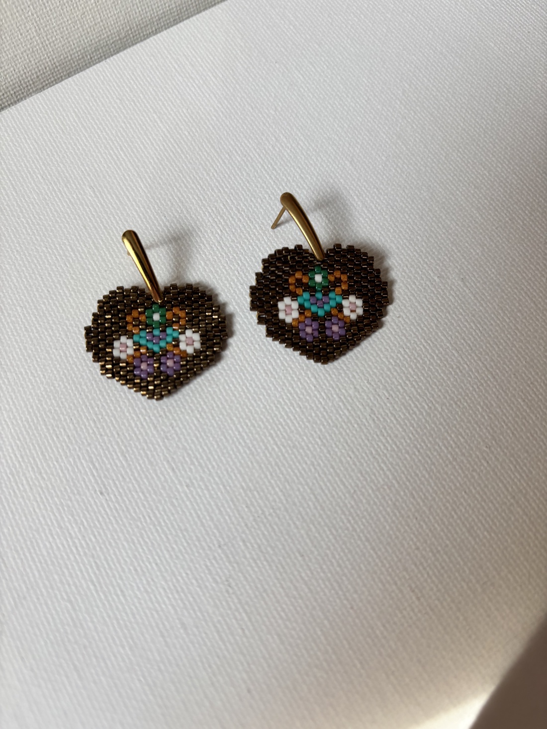 Cercei inima auriu - bijuterii - cercei - cercei din mărgele - Artynos.ro