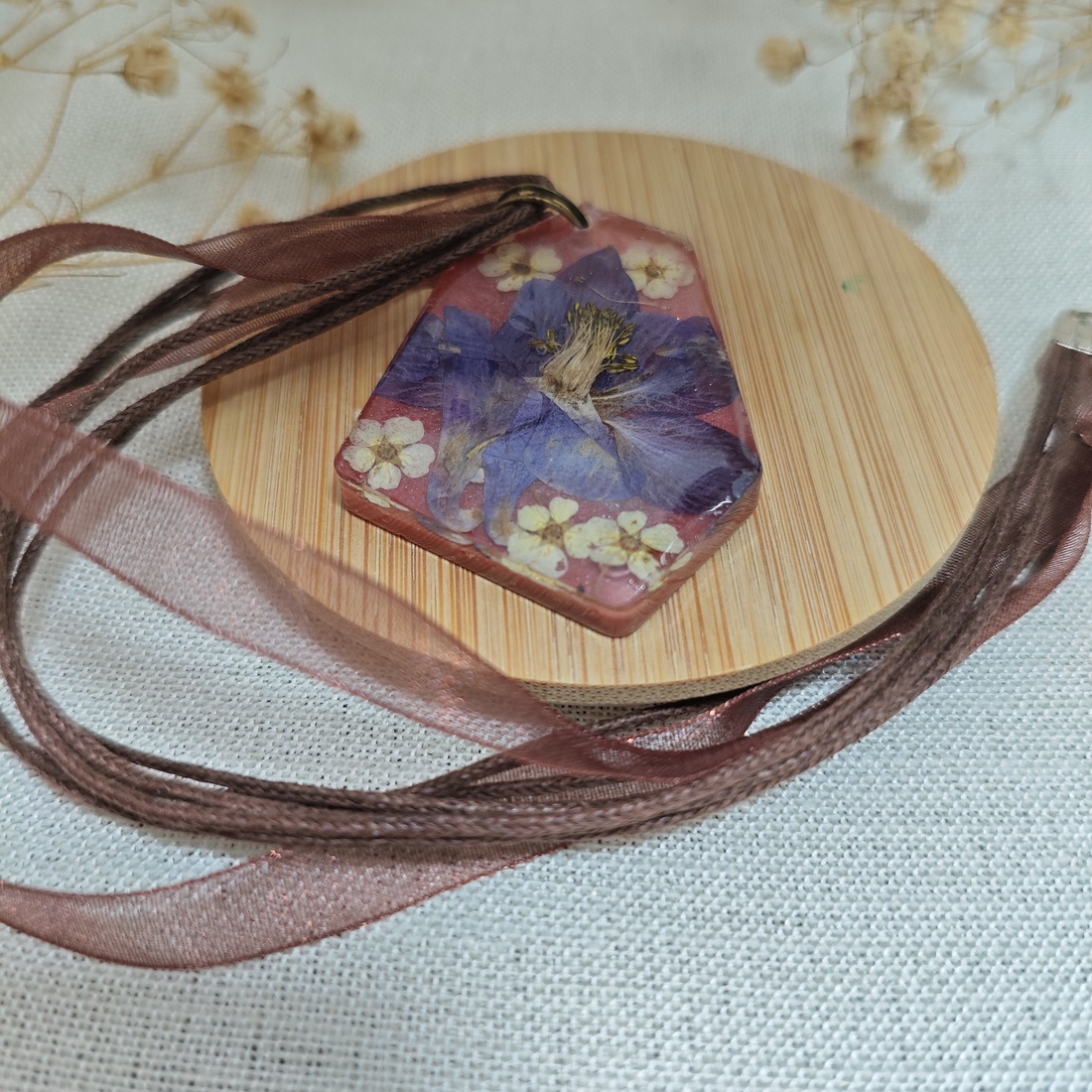 Pandantiv floral cu flori naturale � bijuterie delicată, cadou pentru femei - bijuterii - coliere - pandative - Artynos.ro