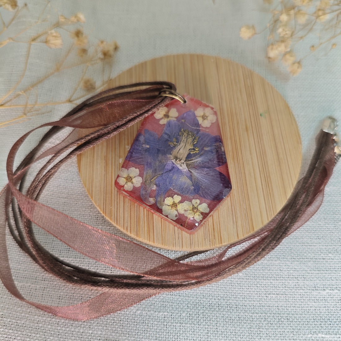 Pandantiv floral cu flori naturale � bijuterie delicată, cadou pentru femei - bijuterii - coliere - pandative - Artynos.ro