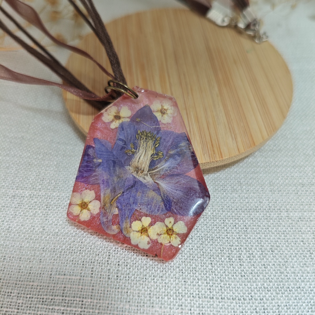 Pandantiv floral cu flori naturale � bijuterie delicată, cadou pentru femei - bijuterii - coliere - pandative - Artynos.ro