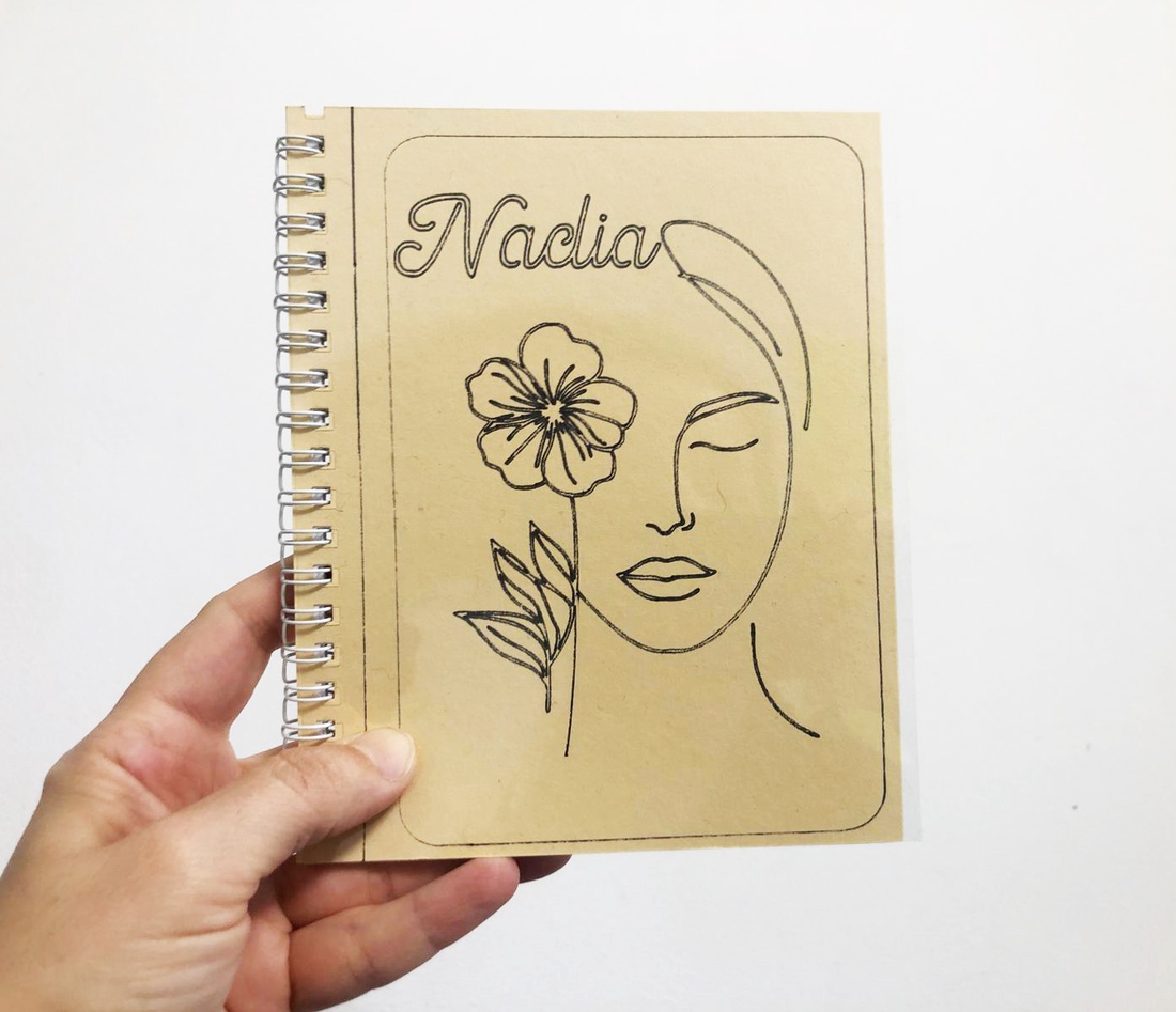 Notebook personalizat Nadia - casă & stil de viață - papetărie de hârtie - caiete și jurnal - Artynos.ro Notebook personalizat Nadia - casă & stil de viață - papetărie de hârtie - caiete și jurnal - Artynos.ro