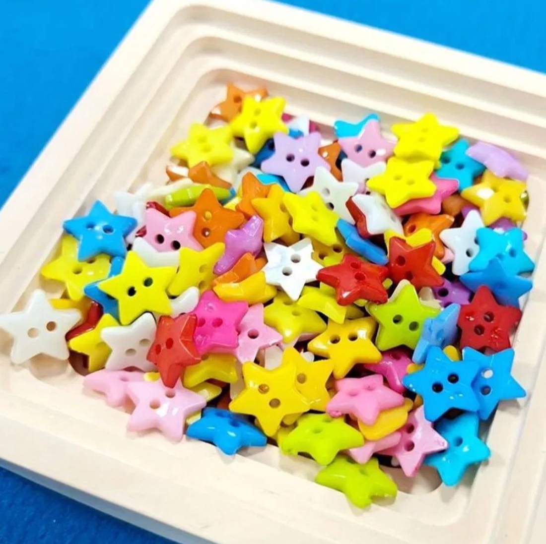 Nasturi plastic, modele diverse - diy - pregătește-ți singur - modele croitorie, ghidaje, modele punct în cruce - Artynos.ro Nasturi plastic, modele diverse - diy - pregătește-ți singur - modele croitorie, ghidaje, modele punct în cruce - Artynos.ro