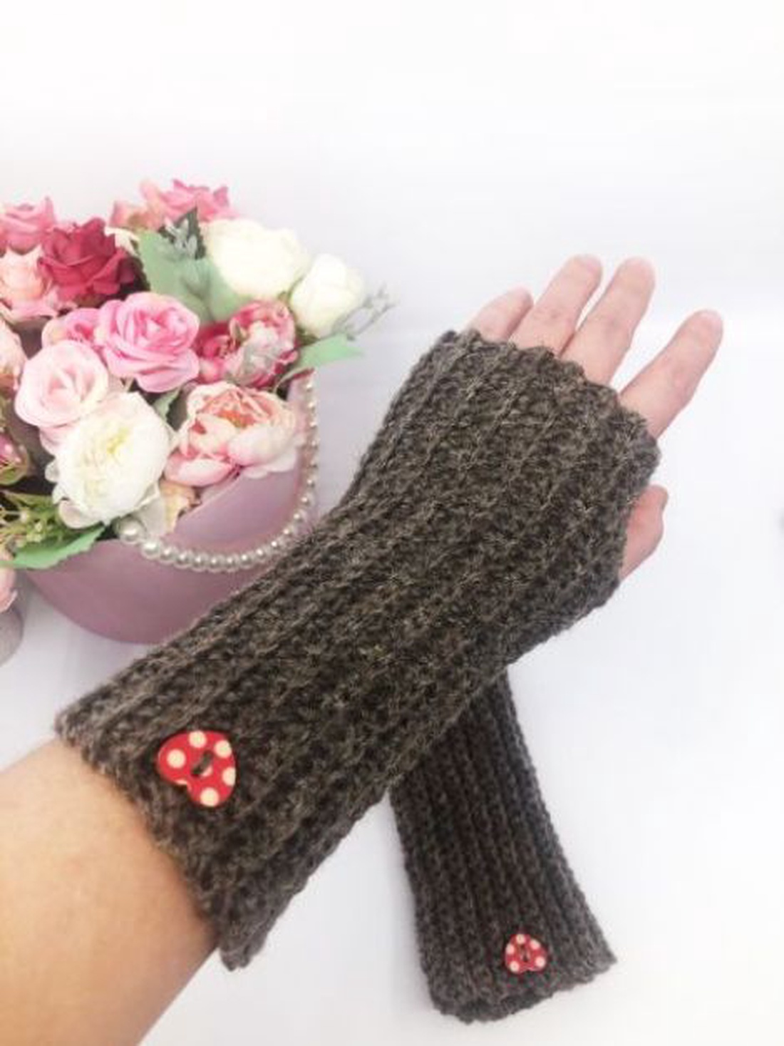 Manusi fara degete - îmbrăcăminte și modă - curele și catarame artizanale - alte accesorii - Artynos.ro Manusi fara degete - îmbrăcăminte și modă - curele și catarame artizanale - alte accesorii - Artynos.ro