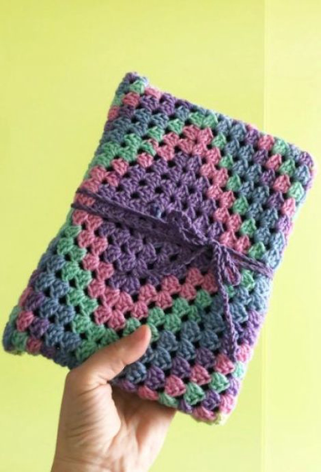 Husa crosetata pentru jurnal, agenda, carte - cărți și creații cu tematică muzicală, cadouri - husă de carte - Artynos.ro