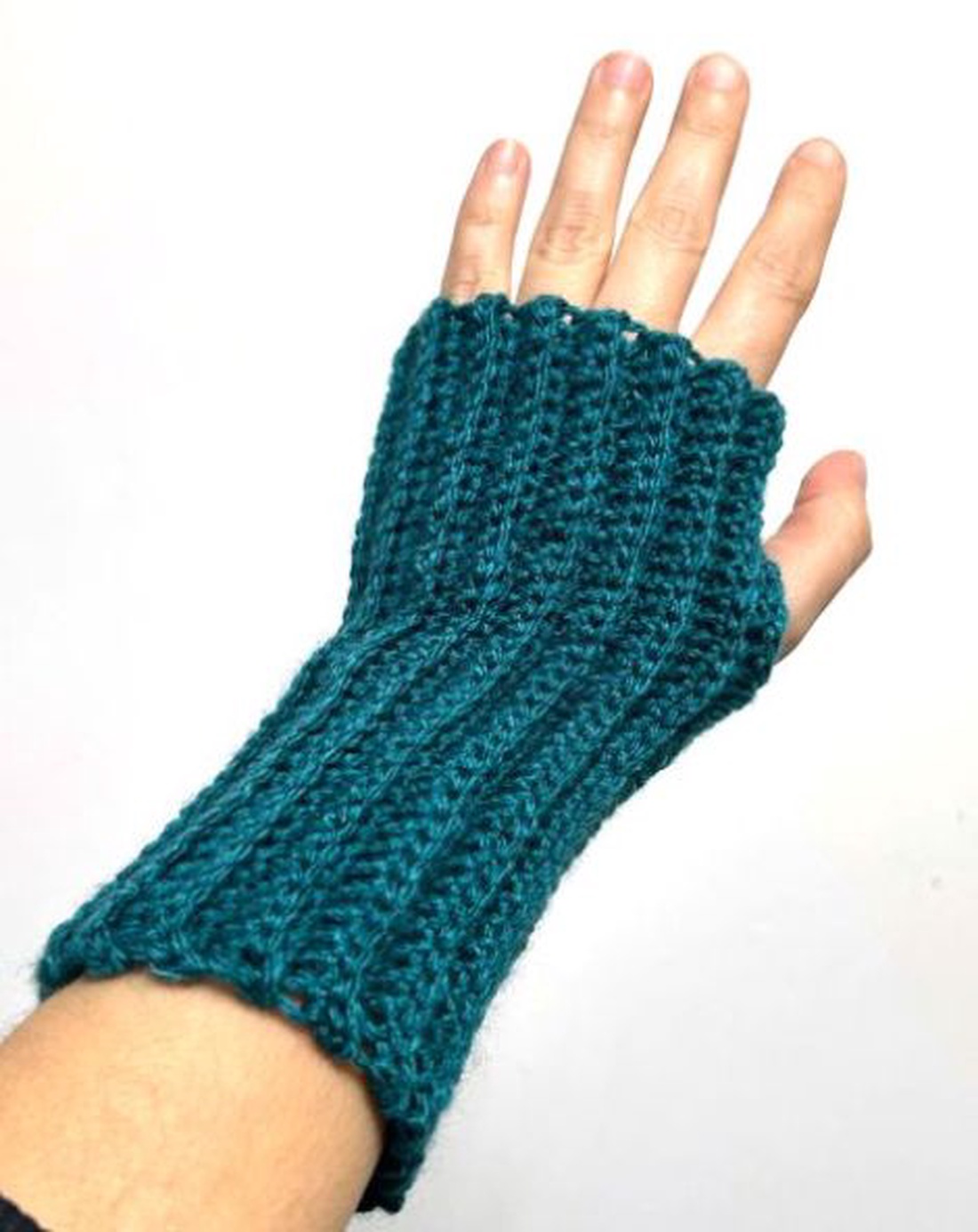 Manusi fara degete crosetate manual - îmbrăcăminte și modă - curele și catarame artizanale - alte accesorii - Artynos.ro