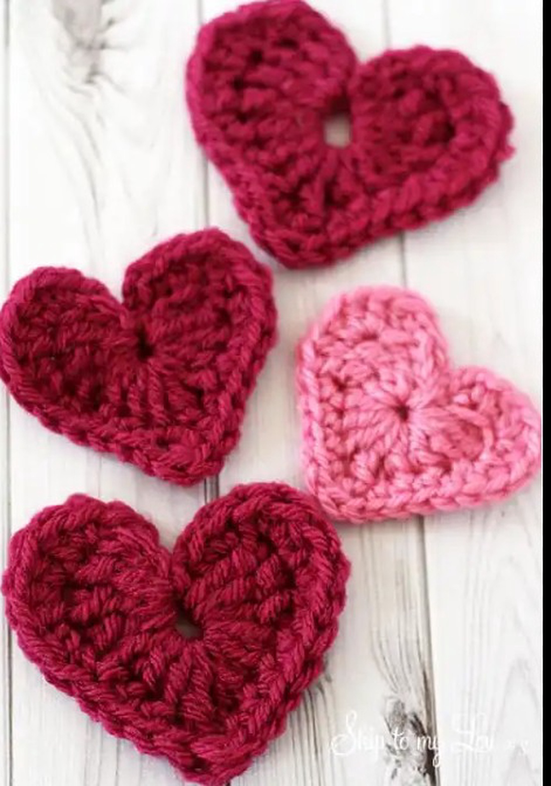 Inimi crosetate manual - casă & stil de viață - decorațiuni de casă - decorațiuni de masă și rafturi - sticle ornamentale - Artynos.ro