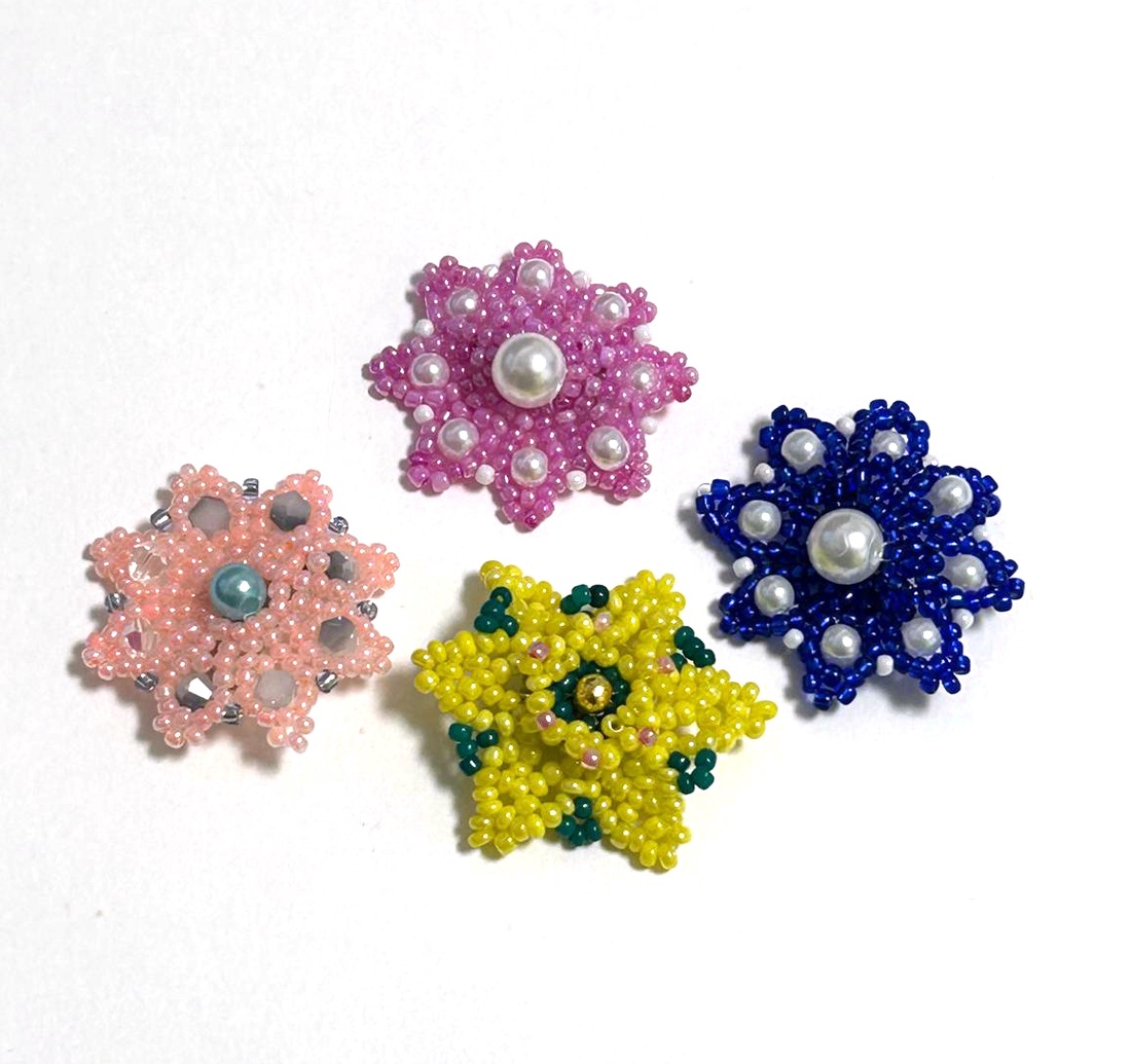 Brose finute tesute - bijuterii - broșe - Artynos.ro