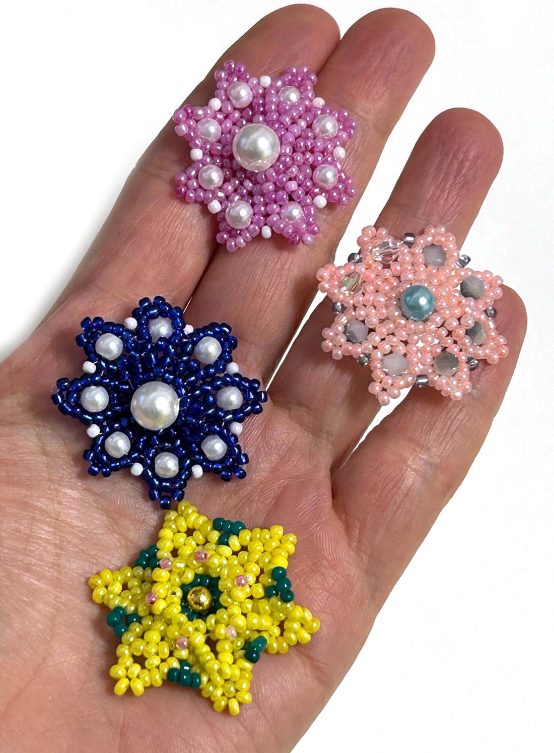 Brose finute tesute - bijuterii - broșe - Artynos.ro