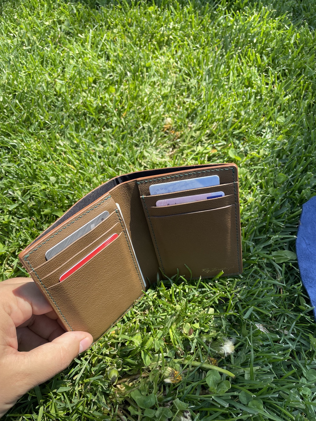 Portofel din piele naturala lucrat integral manual in Romania - geantă și husă - portofele, huse, suporturi - portofel - portofel bărbați - Artynos.ro Portofel din piele naturala lucrat integral manual in Romania - geantă și husă - portofele, huse, suporturi - portofel - portofel bărbați - Artynos.ro