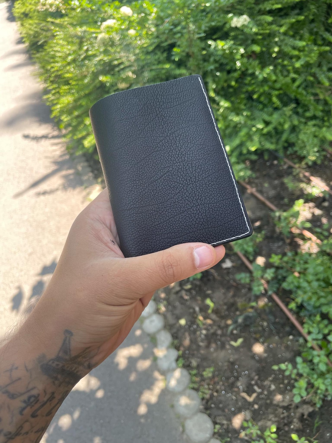 Portofel din piele naturala lucrat integral manual in Romania - geantă și husă - portofele, huse, suporturi - portofel - portofel bărbați - Artynos.ro Portofel din piele naturala lucrat integral manual in Romania - geantă și husă - portofele, huse, suporturi - portofel - portofel bărbați - Artynos.ro