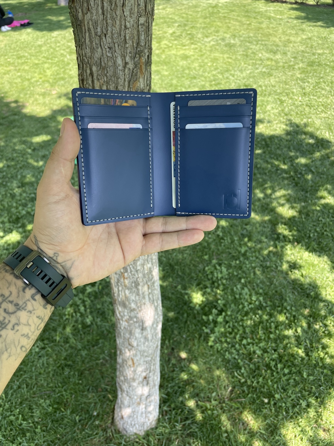 Portofel din piele naturala lucrat integral manual in Romania - geantă și husă - portofele, huse, suporturi - portofel - portofel bărbați - Artynos.ro Portofel din piele naturala lucrat integral manual in Romania - geantă și husă - portofele, huse, suporturi - portofel - portofel bărbați - Artynos.ro
