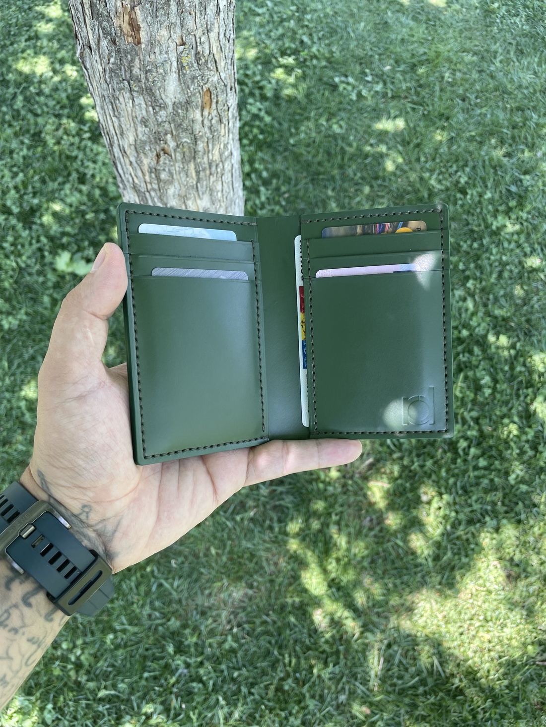 Portofel din piele naturala lucrat integral manual in Romania - geantă și husă - portofele, huse, suporturi - portofel - portofel bărbați - Artynos.ro Portofel din piele naturala lucrat integral manual in Romania - geantă și husă - portofele, huse, suporturi - portofel - portofel bărbați - Artynos.ro