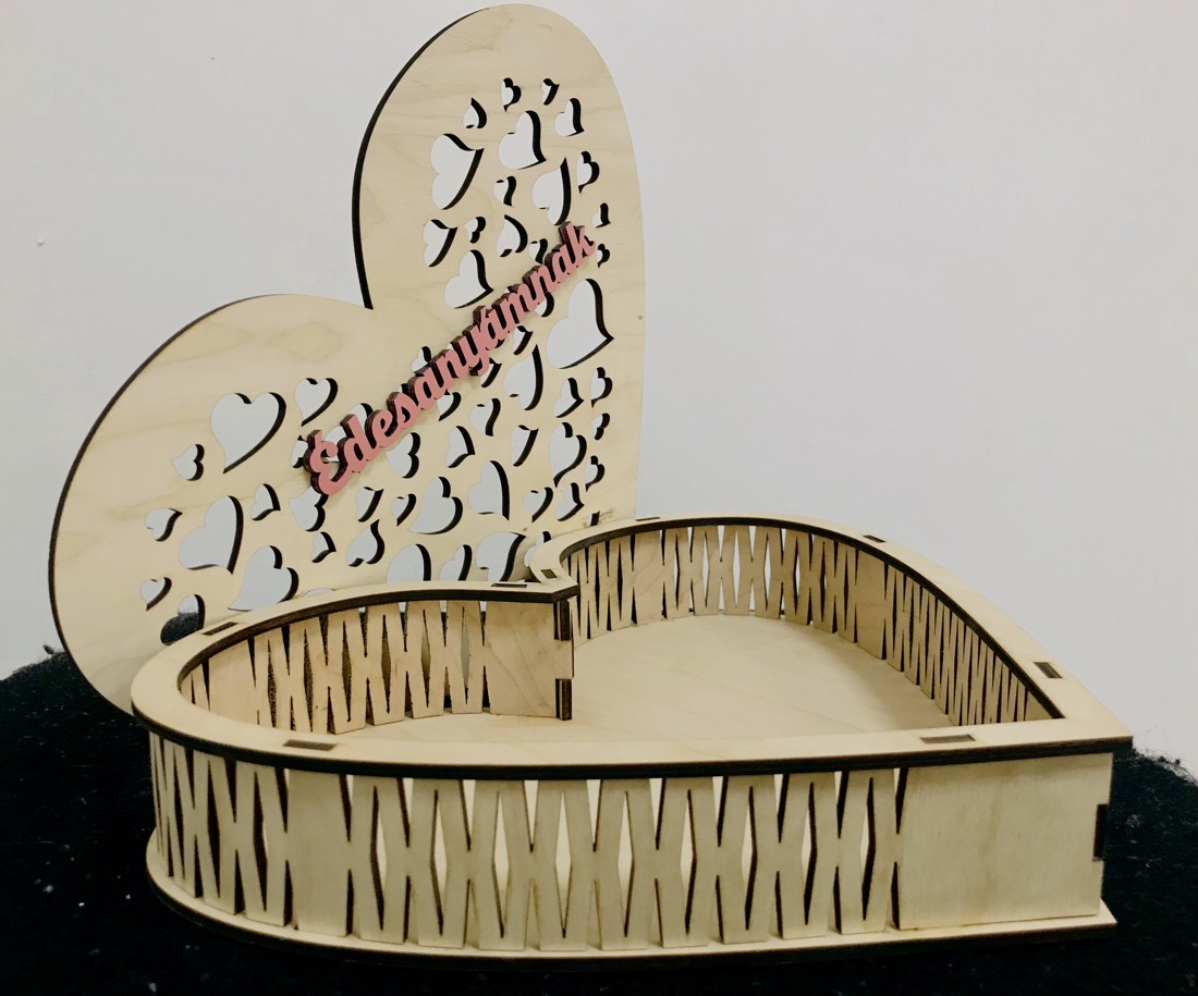 Felicitare aniversară personalizată cutie de flori în formă de inimă -  - Artynos.ro Felicitare aniversară personalizată cutie de flori în formă de inimă -  - Artynos.ro