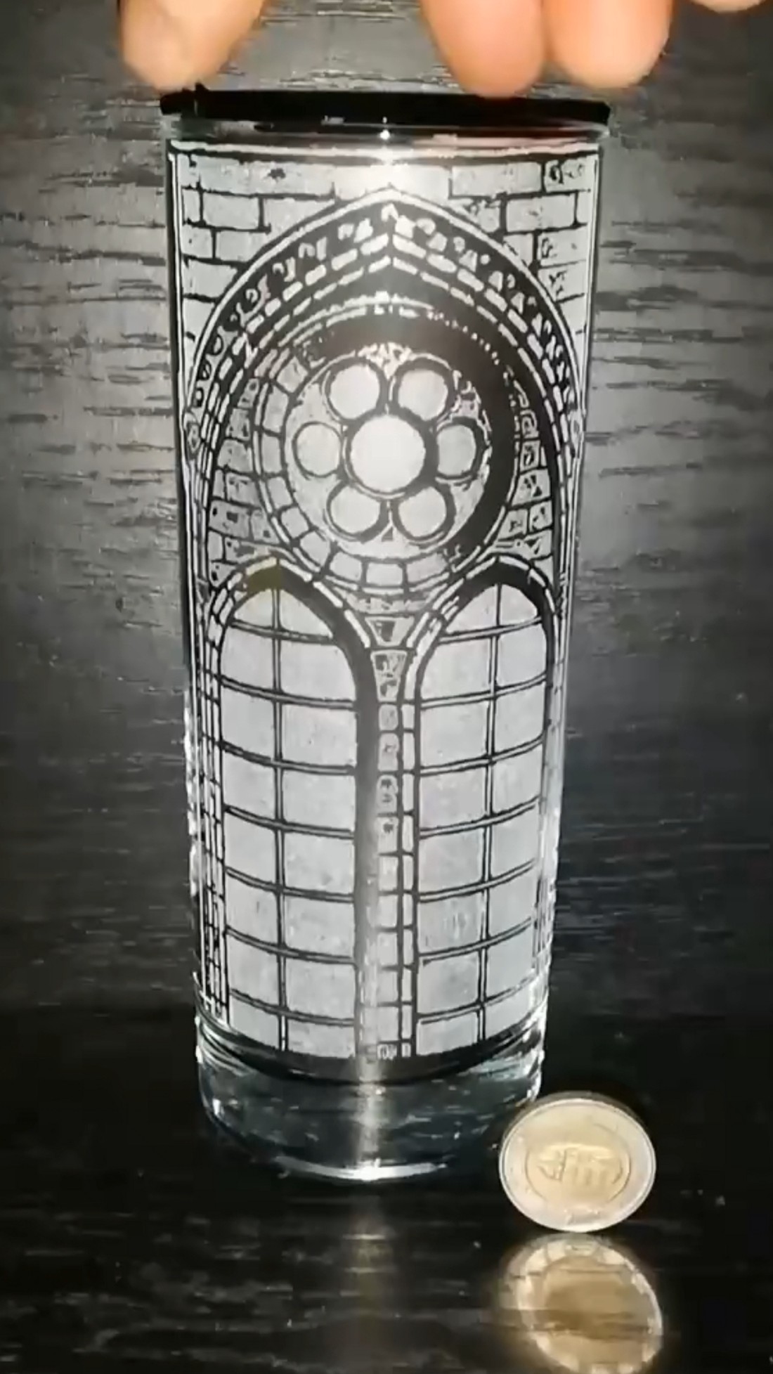 Pahar cu model de fereastră gotică  -  - Artynos.ro