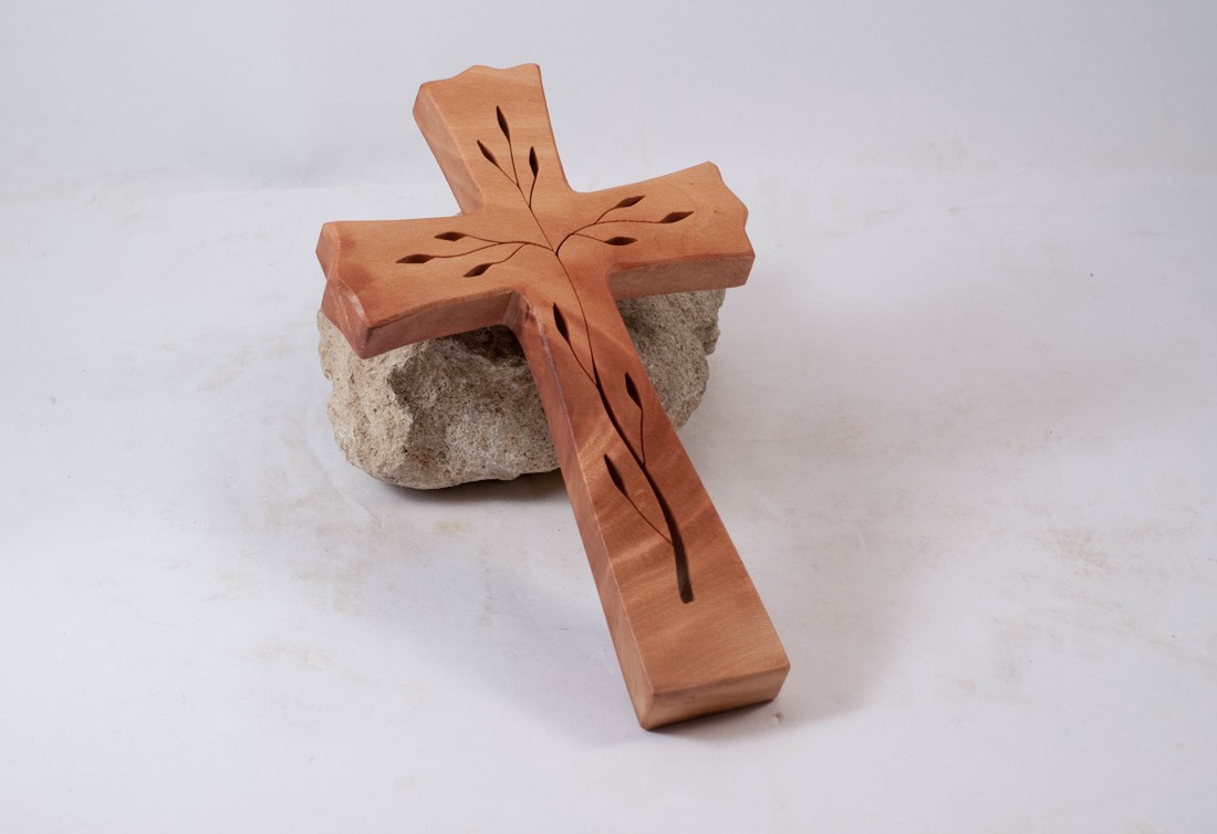 Cruce din lemn cu model, cruce de perete  - casă & stil de viață - accesorii religioase - cruce - Artynos.ro