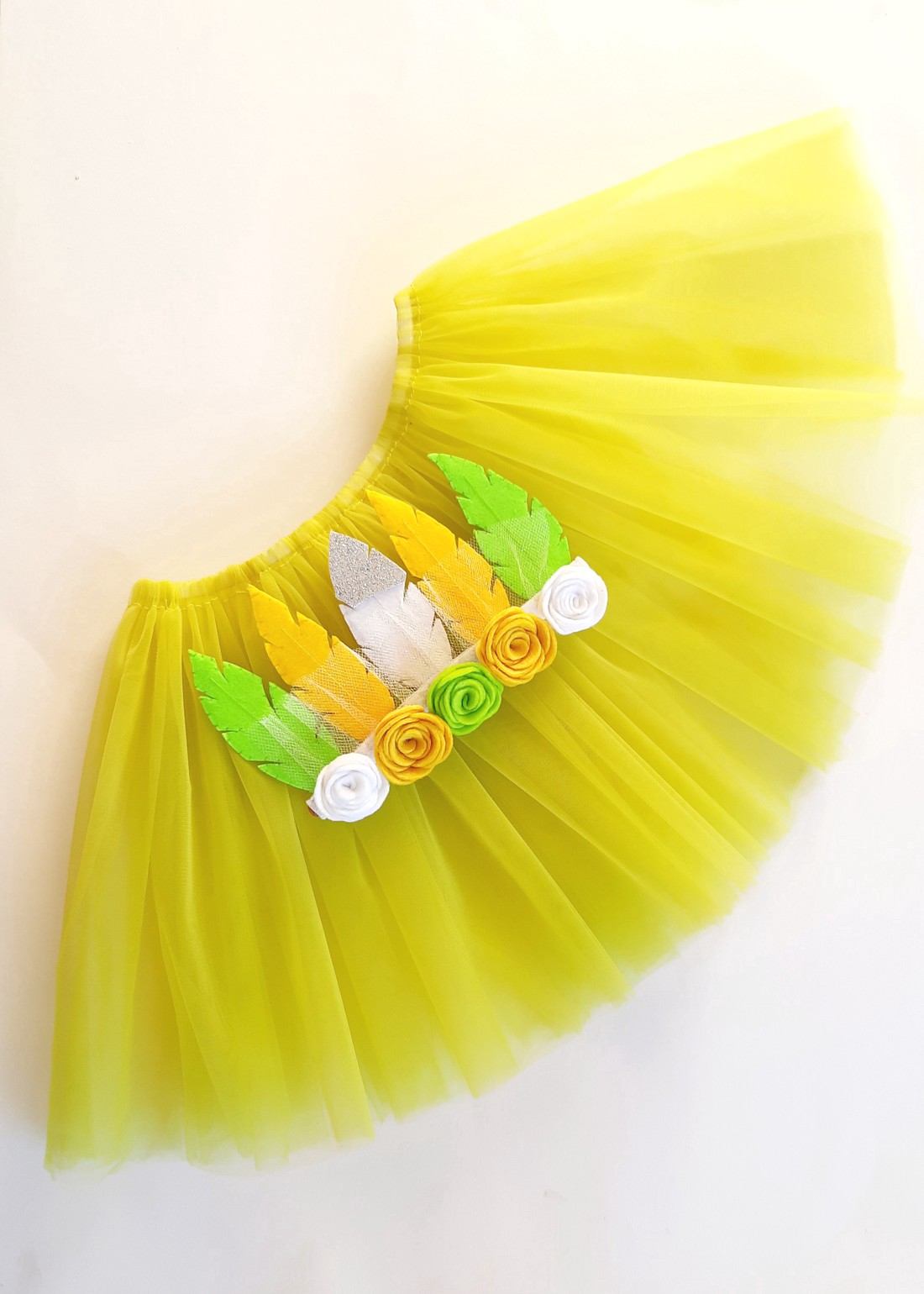 Fată indiană verde-galbenă cu fustă de tul costum de carnaval pentru fete - îmbrăcăminte și modă - costume și măști de carnaval - costume - Artynos.ro Fată indiană verde-galbenă cu fustă de tul costum de carnaval pentru fete - îmbrăcăminte și modă - costume și măști de carnaval - costume - Artynos.ro
