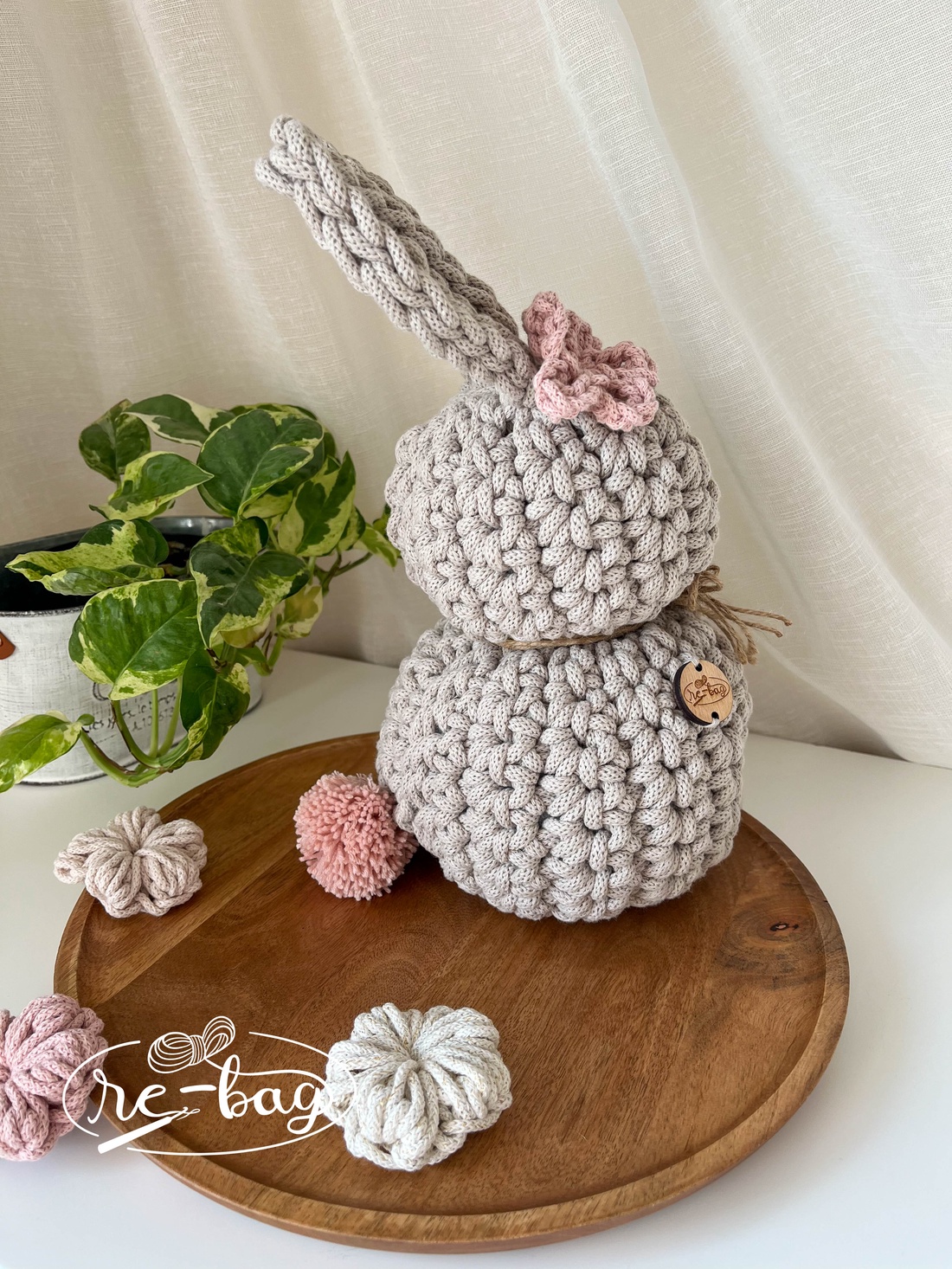 Decorațiune de Paște în formă de iepuraș - decor de sărbători - decorațiuni de paște - iepuraș de paște - Artynos.ro