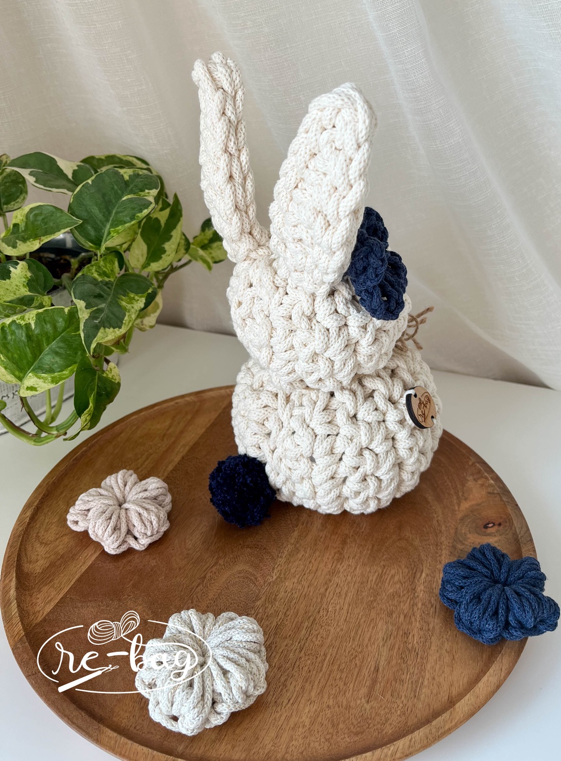 Decorațiune de Paște în formă de iepuraș - decor de sărbători - decorațiuni de paște - iepuraș de paște - Artynos.ro