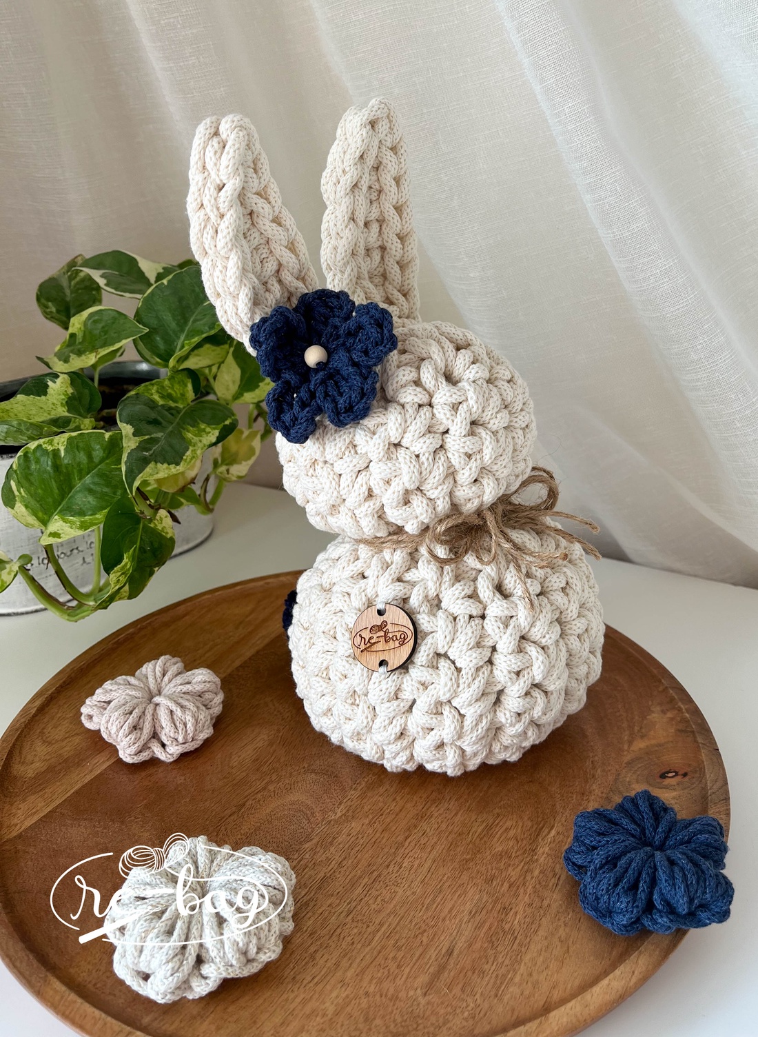 Decorațiune de Paște în formă de iepuraș - decor de sărbători - decorațiuni de paște - iepuraș de paște - Artynos.ro