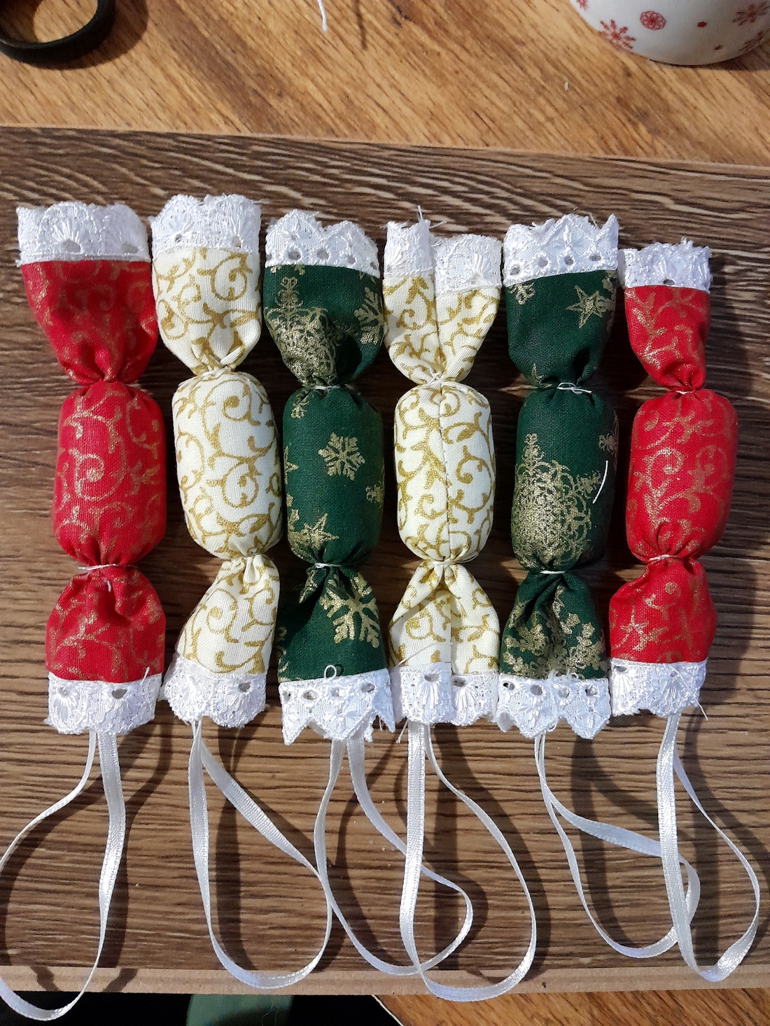 Textil szaloncukor, - accesorii de crăciun - decorațiuni de advent - decor de masa advent - Artynos.ro Textil szaloncukor, - accesorii de crăciun - decorațiuni de advent - decor de masa advent - Artynos.ro