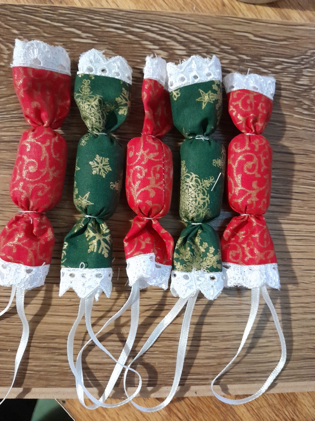 Textil szaloncukor, - accesorii de crăciun - decorațiuni de advent - decor de masa advent - Artynos.ro Textil szaloncukor, - accesorii de crăciun - decorațiuni de advent - decor de masa advent - Artynos.ro