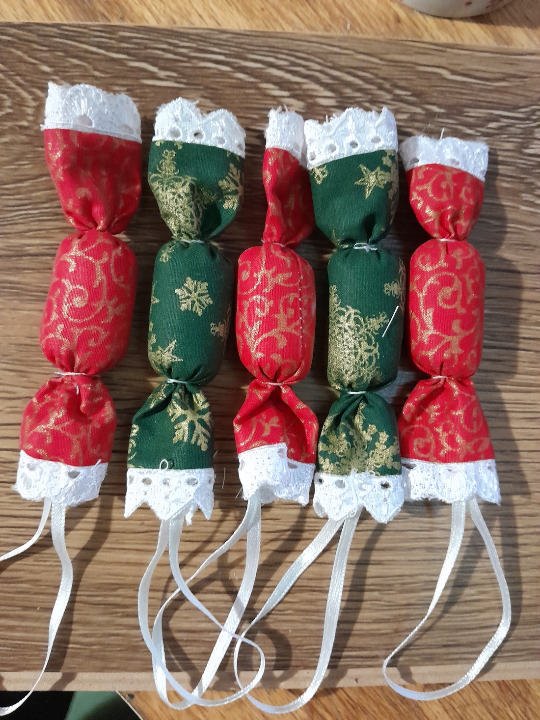 Textil szaloncukor, - accesorii de crăciun - decorațiuni de advent - decor de masa advent - Artynos.ro Textil szaloncukor, - accesorii de crăciun - decorațiuni de advent - decor de masa advent - Artynos.ro