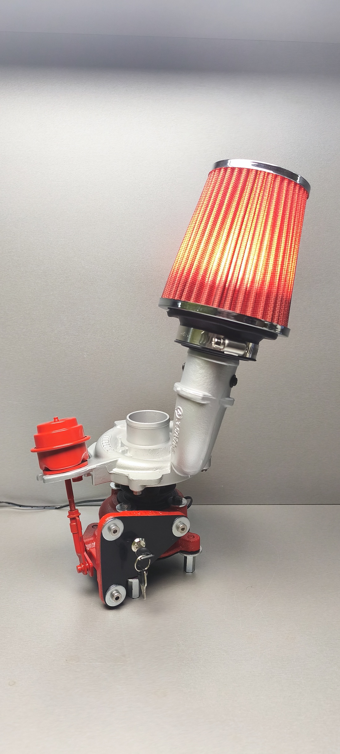 Lampa realizată dintr-o piesă auto (turbocompresor). - casă & stil de viață - lămpi și corpuri de iluminat - lampă de ambianță - Artynos.ro