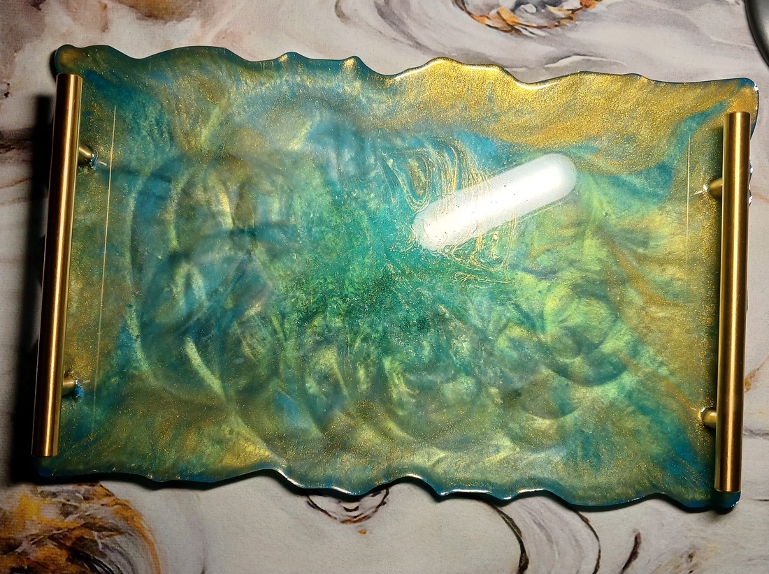 Tava decorativa pentru servire din rasina epoxidica cu reflexiile oceanului din pigmenți turcoaz,albastru,auriu. - accessorii și unelte - plastilină - rășină sintetică - Artynos.ro Tava decorativa pentru servire din rasina epoxidica cu reflexiile oceanului din pigmenți turcoaz,albastru,auriu. - accessorii și unelte - plastilină - rășină sintetică - Artynos.ro