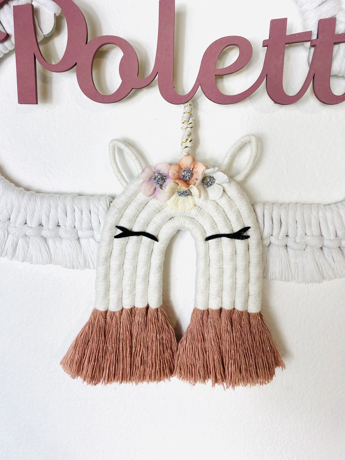 Decor de perete personalizat - macramé nor cu unicorn - girly - - Artynos.ro Decor de perete personalizat - macramé nor cu unicorn - girly - - Artynos.ro