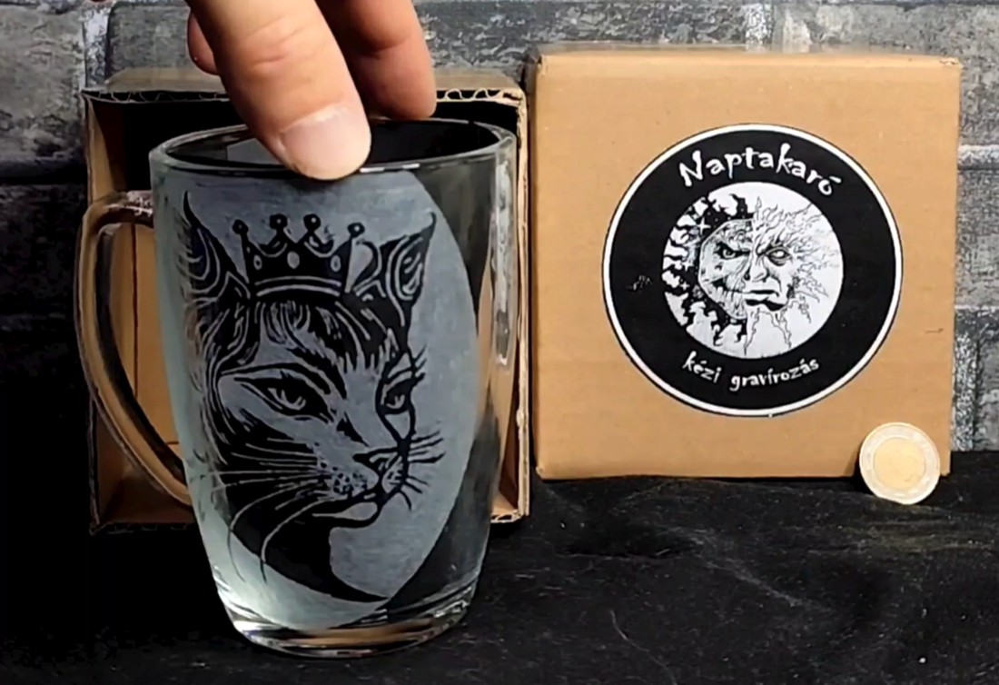 Cană de sticlă cu pisică regină  -  - Artynos.ro