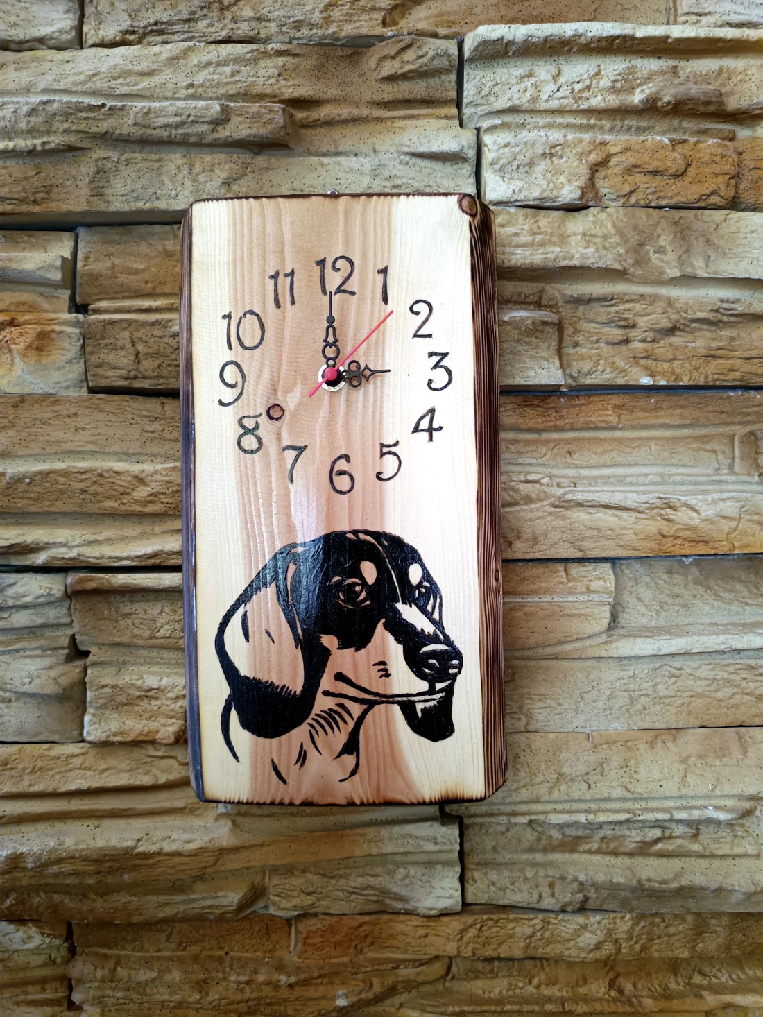 Ceas de perete din lemn cu câine dachshund - casă & stil de viață - accesorii pentru decorat casa - decorațiuni de pereți, decorațiuni suspendate - ceasuri de perete - Artynos.ro Ceas de perete din lemn cu câine dachshund - casă & stil de viață - accesorii pentru decorat casa - decorațiuni de pereți, decorațiuni suspendate - ceasuri de perete - Artynos.ro