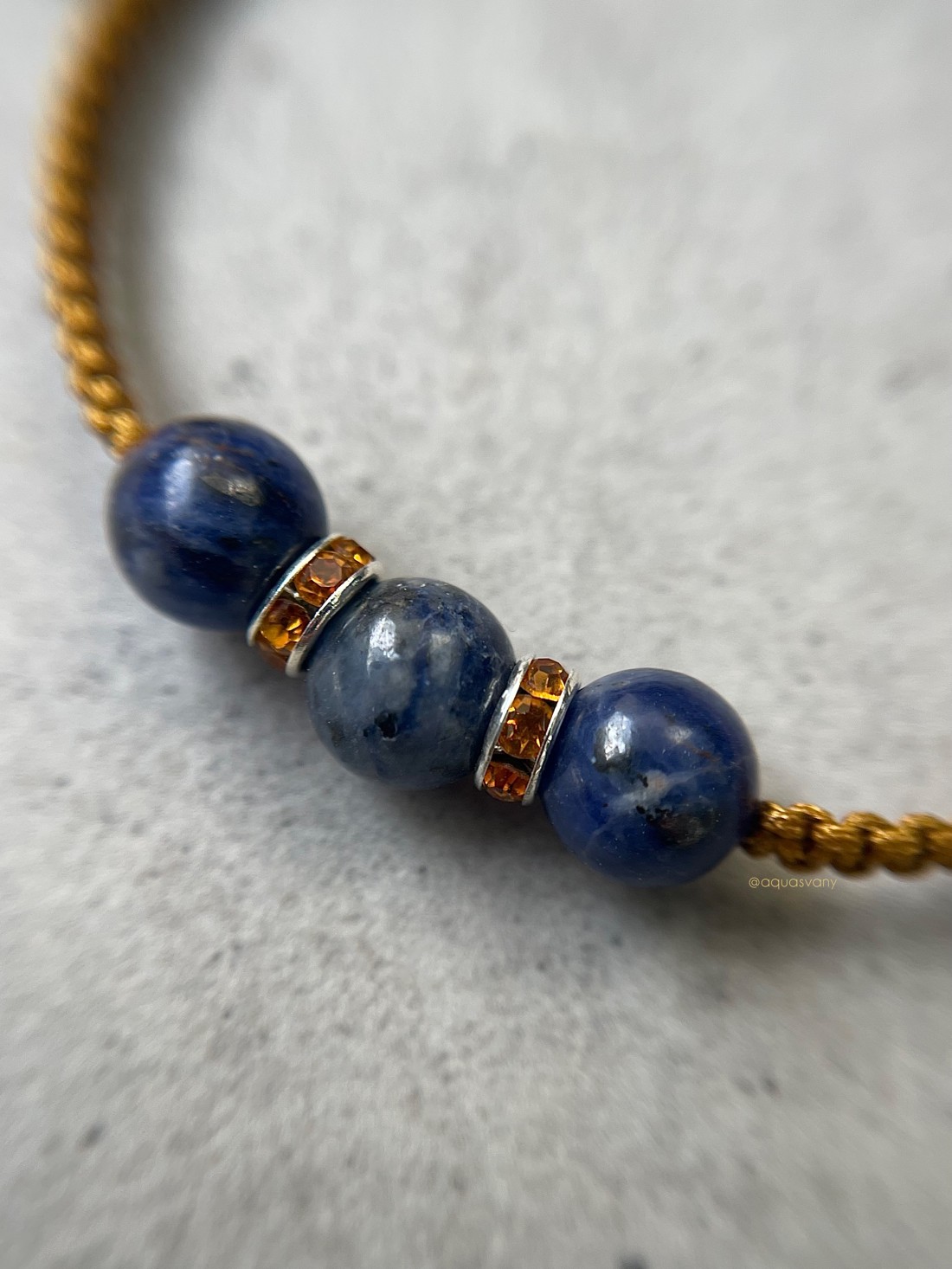 Brățară minerală macramé cu sodalită - bijuterii - brățări - brățări din mărgele - Artynos.ro