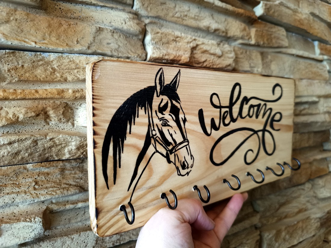 Breloc de perete cu cal din lemn - casă & stil de viață - accesorii pentru decorat casa - decorațiuni de pereți, decorațiuni suspendate - suport pentru chei - Artynos.ro