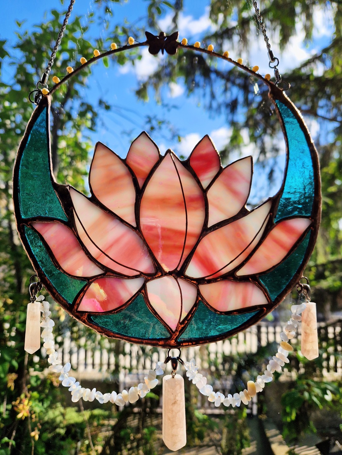 Suncatcher Rose-lotus cu cuarț mango și calcit -  - Artynos.ro
