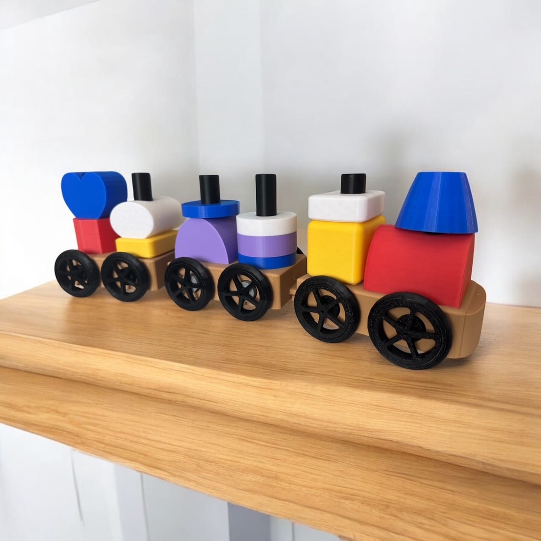 Tren cu forme - jucării și echipamente pentru copii - jocuri de gândire - curcubeu montessori, jocuri waldorf - Artynos.ro