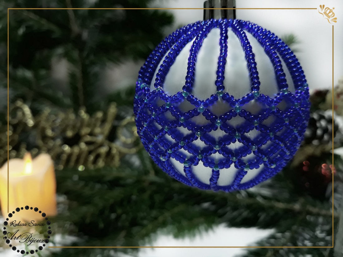 Globuleț Crăciun decorat cu mărgele - argintiu cu plasă albastră - accesorii de crăciun - decorațiuni de crăciun de casă - decorațiuni pentru pomul de crăciun - Artynos.ro Globuleț Crăciun decorat cu mărgele - argintiu cu plasă albastră - accesorii de crăciun - decorațiuni de crăciun de casă - decorațiuni pentru pomul de crăciun - Artynos.ro