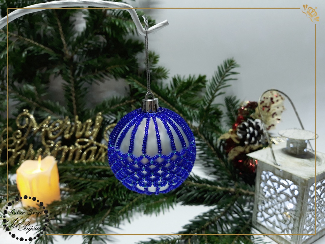 Globuleț Crăciun decorat cu mărgele - argintiu cu plasă albastră - accesorii de crăciun - decorațiuni de crăciun de casă - decorațiuni pentru pomul de crăciun - Artynos.ro Globuleț Crăciun decorat cu mărgele - argintiu cu plasă albastră - accesorii de crăciun - decorațiuni de crăciun de casă - decorațiuni pentru pomul de crăciun - Artynos.ro