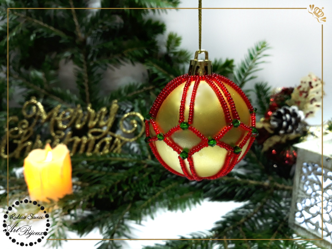 Globuleț Crăciun decorat cu mărgele - auriu cu romburi roșii - accesorii de crăciun - decorațiuni de crăciun de casă - decorațiuni pentru pomul de crăciun - Artynos.ro Globuleț Crăciun decorat cu mărgele - auriu cu romburi roșii - accesorii de crăciun - decorațiuni de crăciun de casă - decorațiuni pentru pomul de crăciun - Artynos.ro